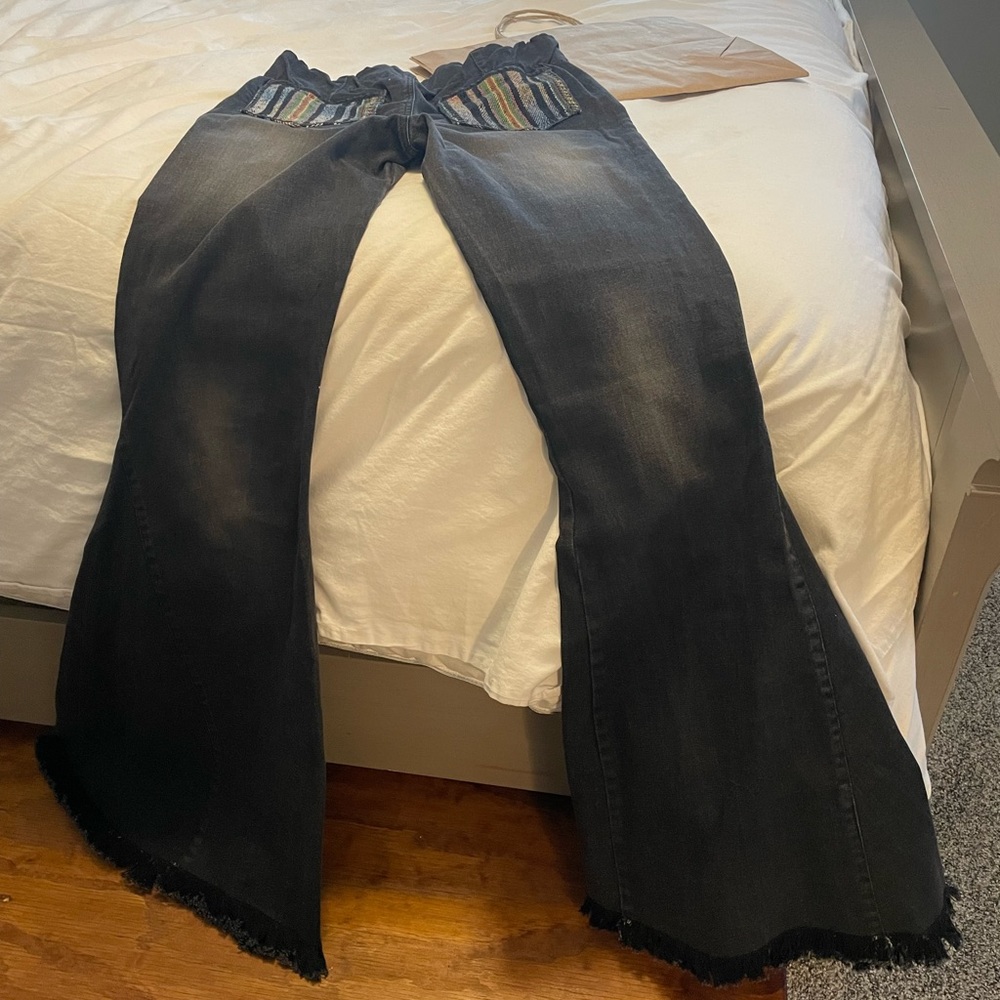 Judith March Bell bottom pull on jeans
